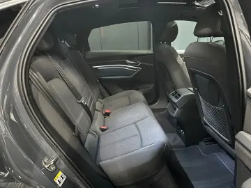 AUDI Q8 e-tron Sportback 50 quattro - Garantie 12 luni