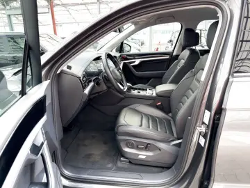 VW Touareg 3.0 V6 TDI  4Motion ACC LED Leder