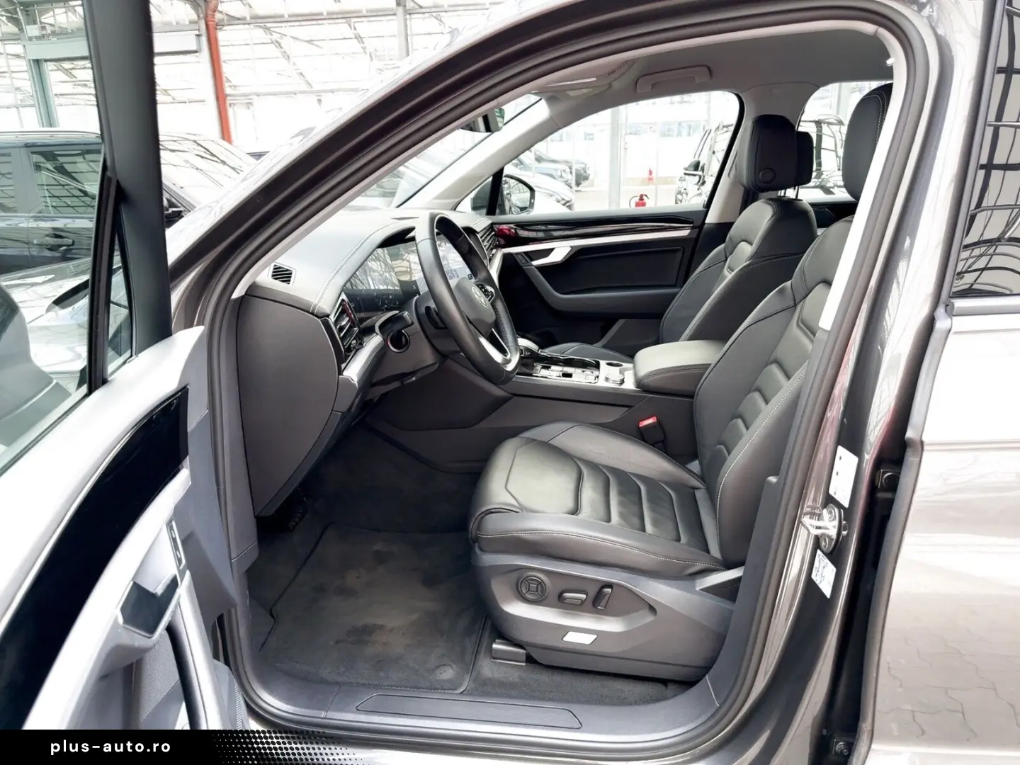 VW Touareg 3.0 V6 TDI  4Motion ACC LED Leder