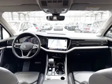 VW Touareg 3.0 V6 TDI  4Motion ACC LED Leder