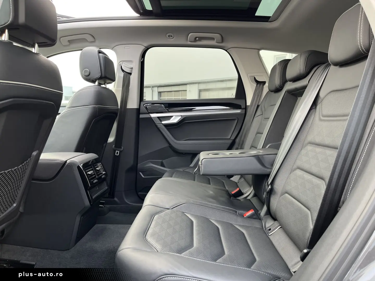 VW Touareg 3.0 TDI DSG 4Mo. Elegance AHK STHZ PANO