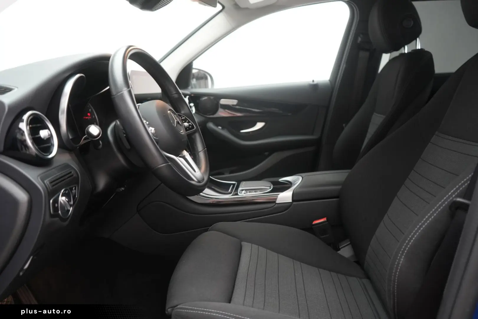 MERCEDES-BENZ GLC 300 e 4Matic 9G-Tronic AHK Kamera HUD 360