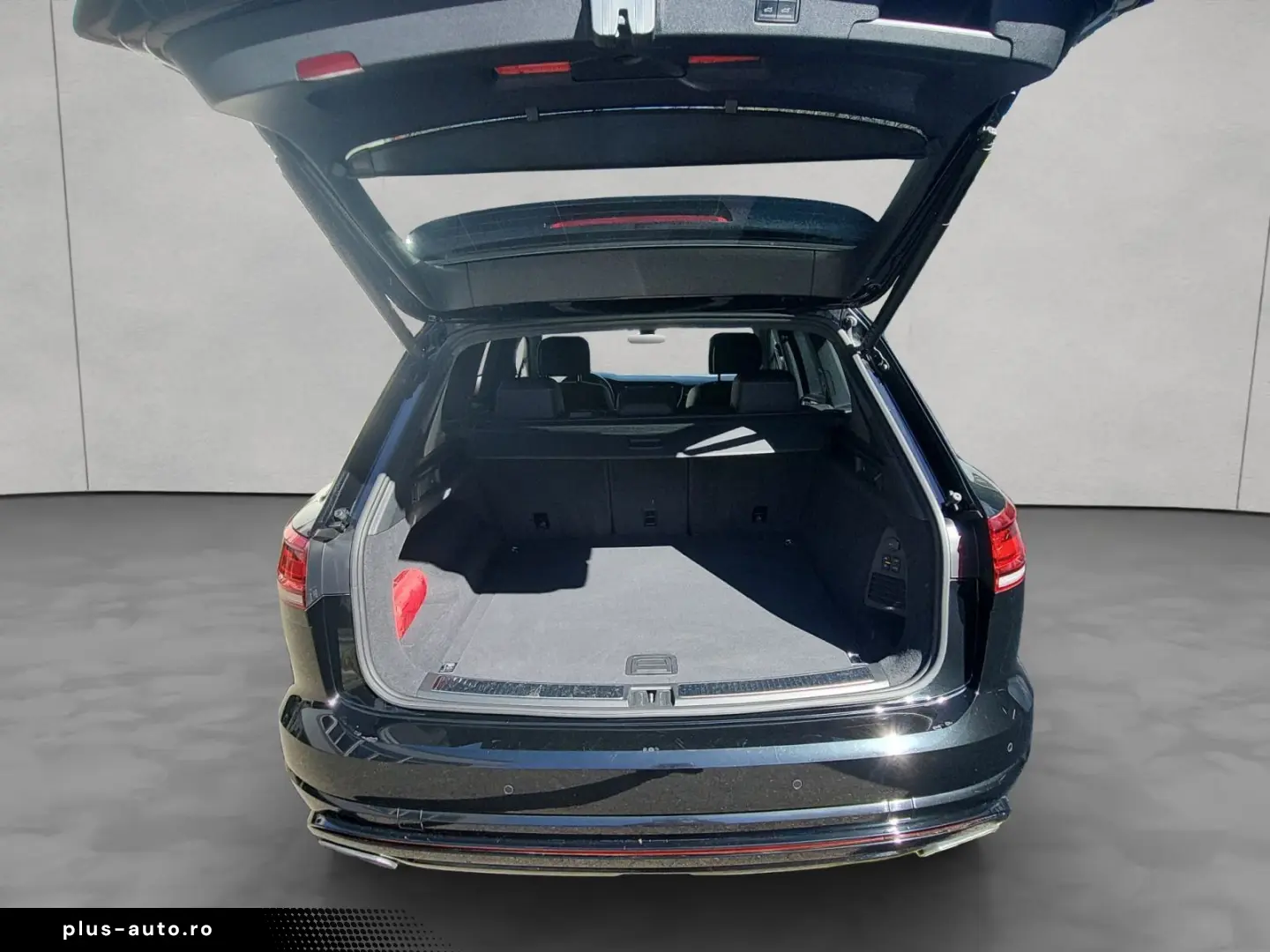 VW Touareg 3.0 V6 TDI 4Motion Aut. R-Line AHK LUFTF