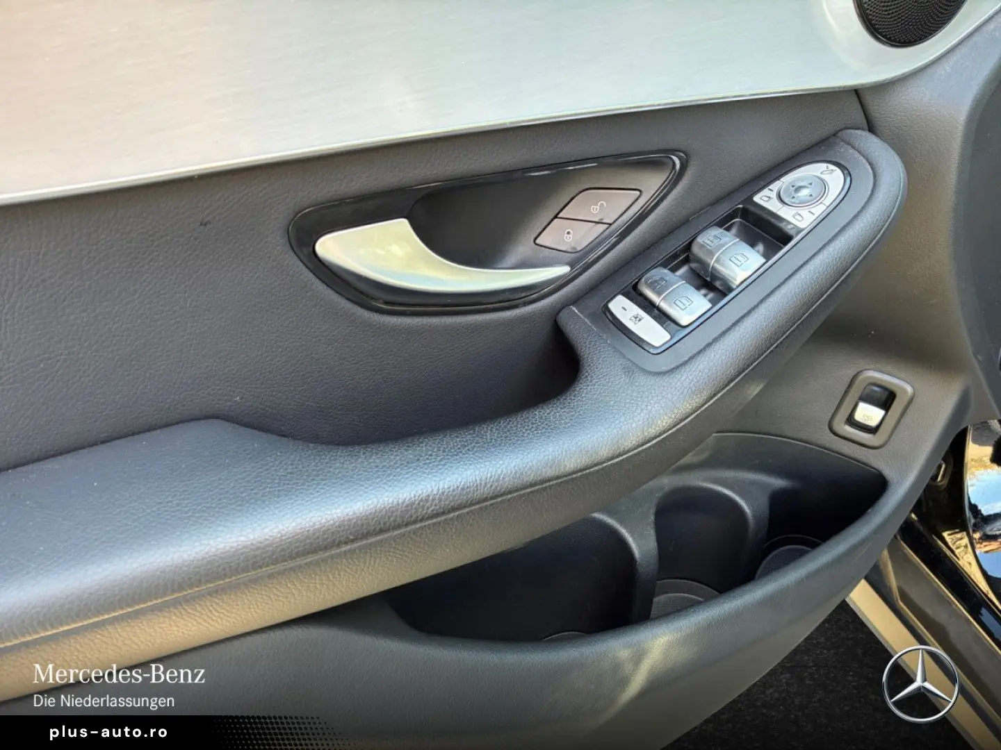 MERCEDES-BENZ GLC 300 de 4M Night Dist LED Kam AHK Keyless