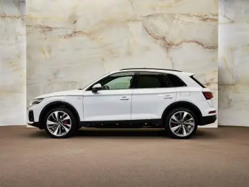 Audi Q5 - 50 TFSI e S Edition Competition PANO