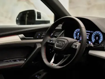 Audi Q5 - 50 TFSI e S Edition Competition PANO