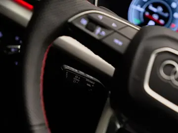 Audi Q5 - 50 TFSI e S Edition Competition PANO