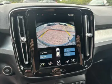 VOLVO XC40 B4 Momentum Pro Harman&Kardon