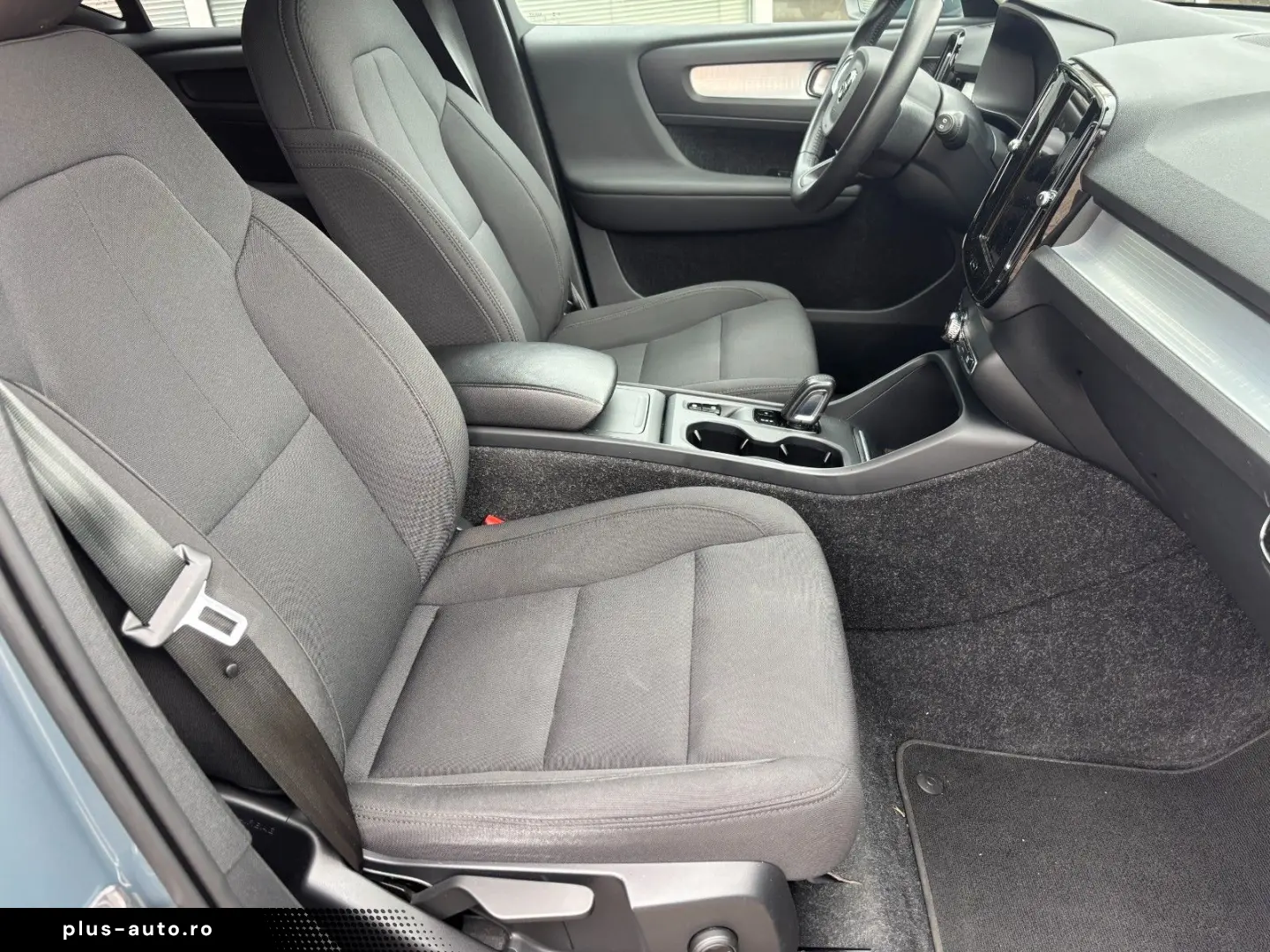 VOLVO XC40 B4 Momentum Pro Harman&Kardon