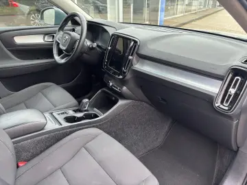 VOLVO XC40 B4 Momentum Pro Harman&Kardon