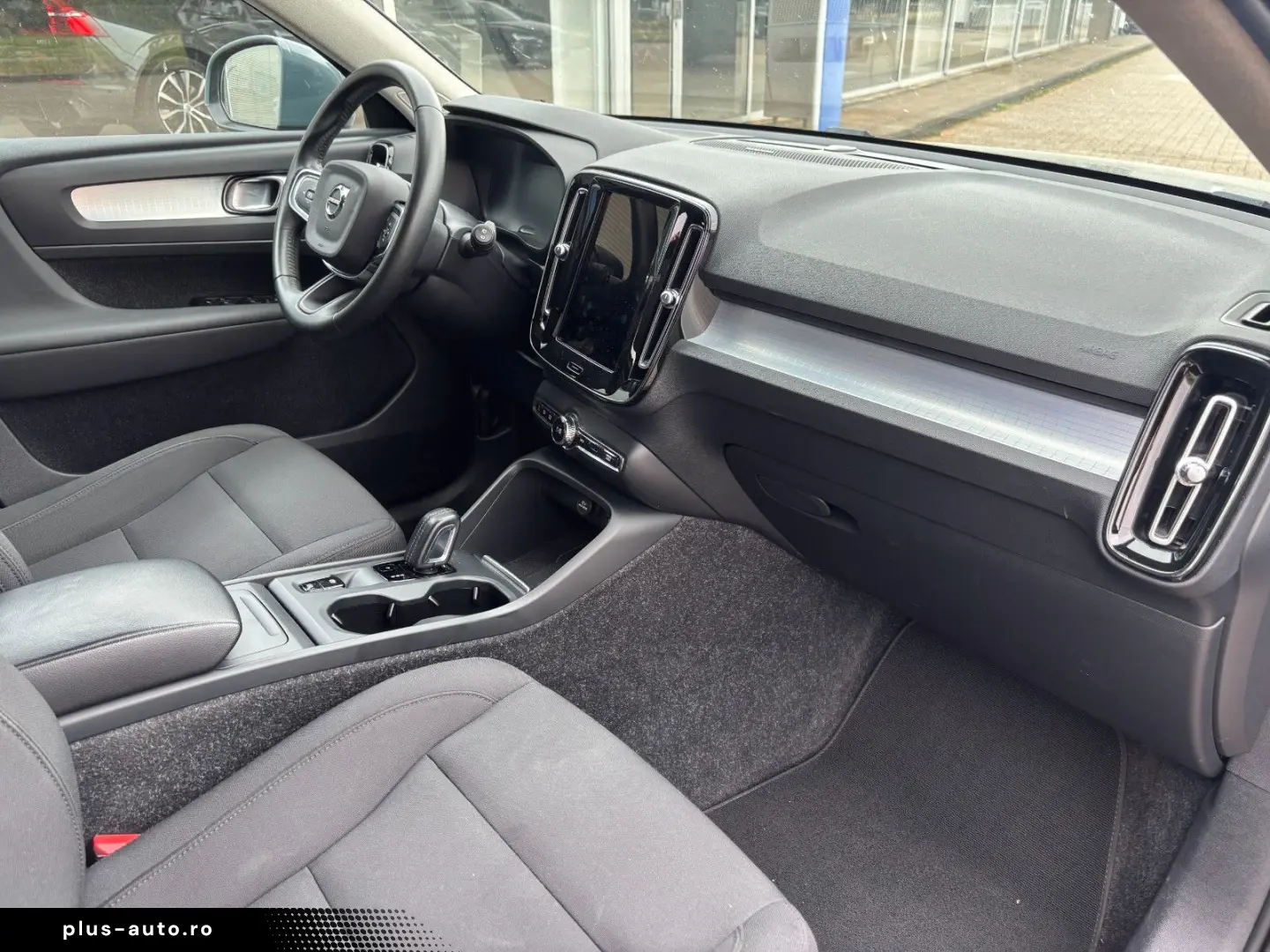 VOLVO XC40 B4 Momentum Pro Harman&Kardon