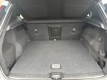 VOLVO XC40 B4 Momentum Pro Harman&Kardon