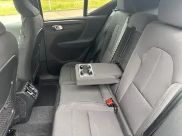 VOLVO XC40 B4 Momentum Pro Harman&Kardon