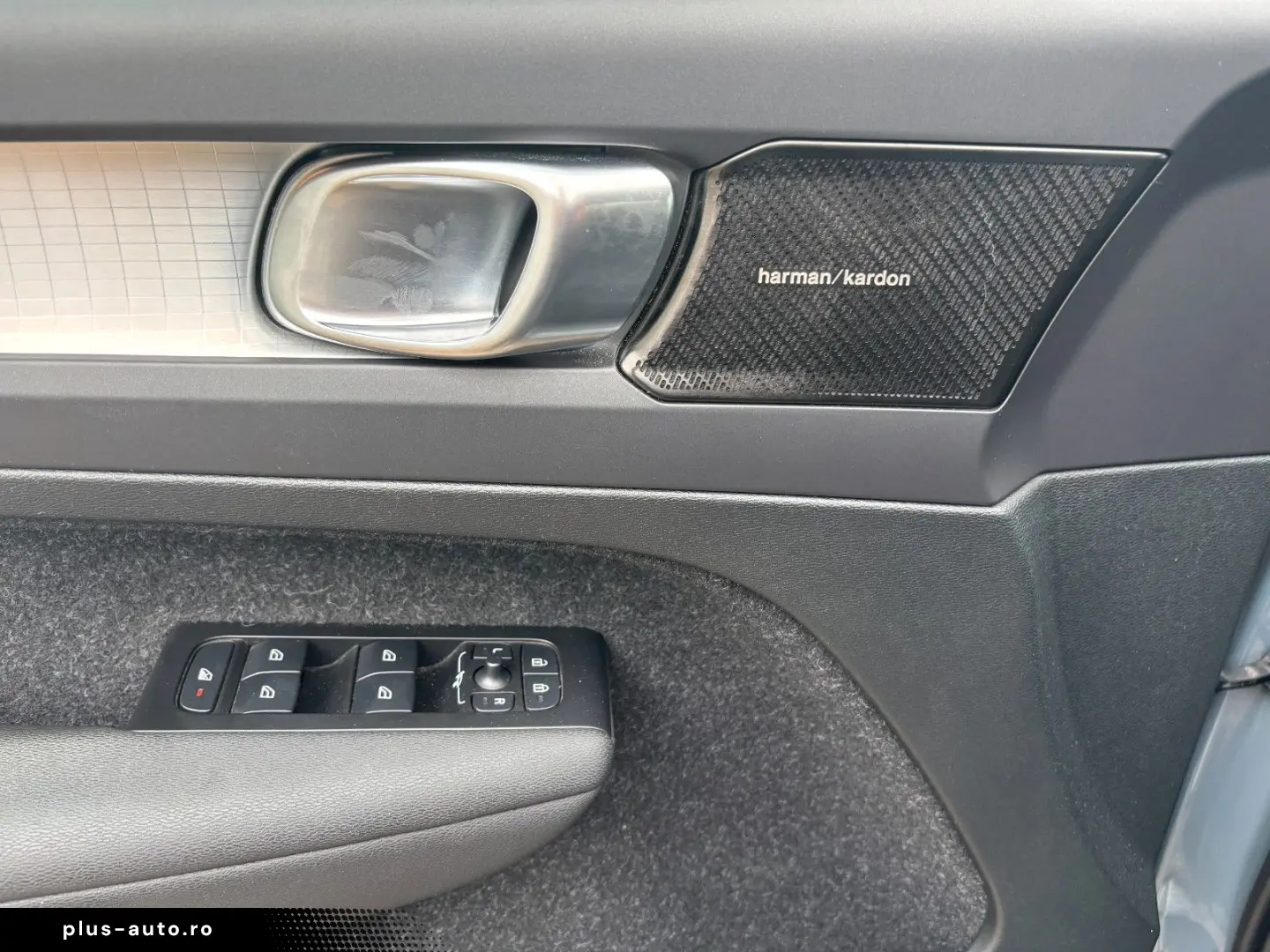 VOLVO XC40 B4 Momentum Pro Harman&Kardon