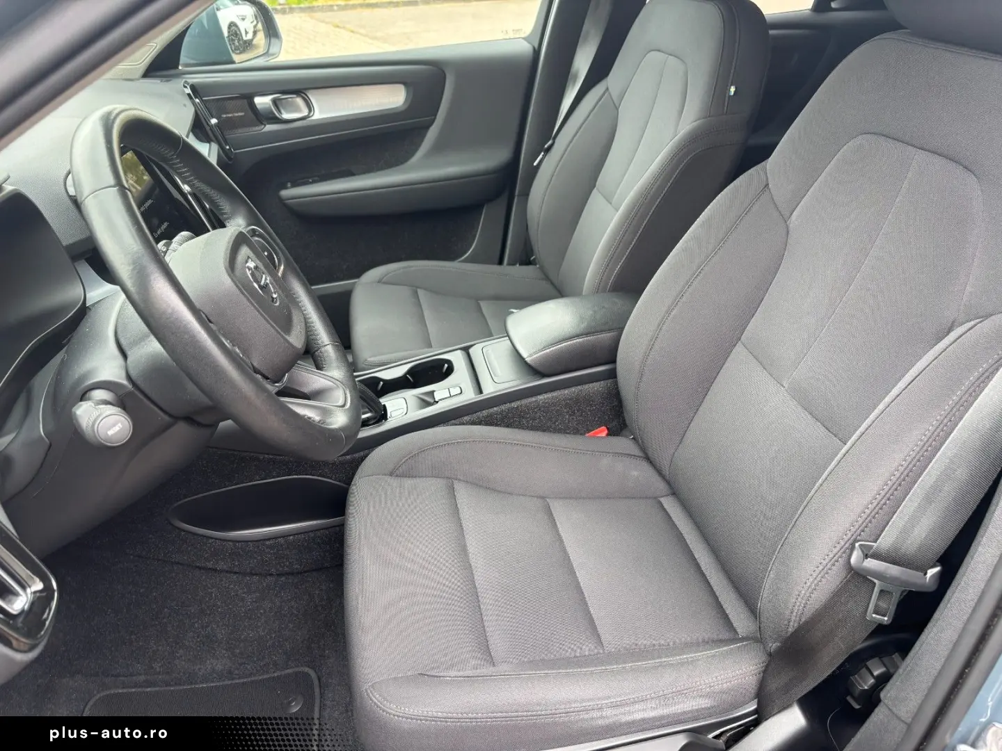 VOLVO XC40 B4 Momentum Pro Harman&Kardon