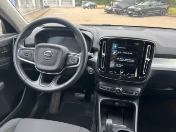 VOLVO XC40 B4 Momentum Pro Harman&Kardon