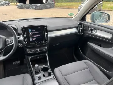 VOLVO XC40 B4 Momentum Pro Harman&Kardon