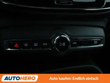 VOLVO XC40 2.0 B4 2WD Aut. 360CAM NAVI LED TEMPO SHZ