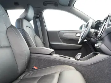 VOLVO XC40 B4 B R Design LED NAVI ACC LEDER 360