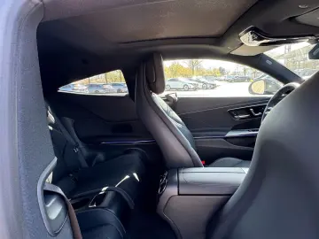 MERCEDES-BENZ CLE 200 Coupé AMG Advanced  Distro Pan…