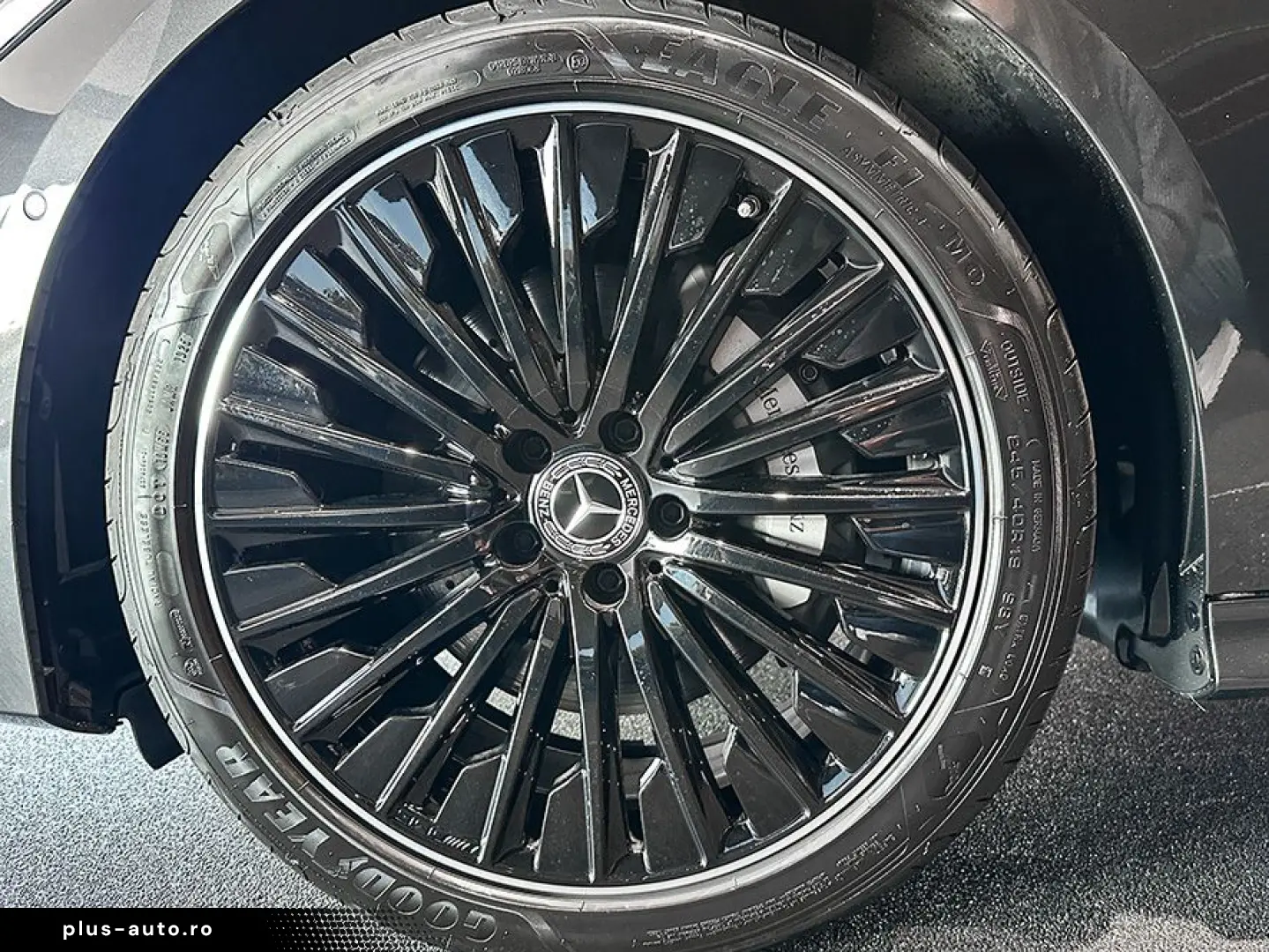 MERCEDES-BENZ CLE 180 EdAMG LED Pano Burmester WINTERRADSATZ