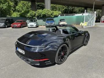 PORSCHE 911 Carrera 4 GTS Cabriolet