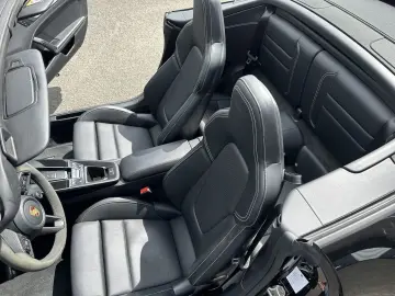 PORSCHE 911 Carrera 4 GTS Cabriolet