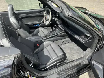 PORSCHE 911 Carrera 4 GTS Cabriolet