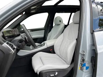 BMW X5 xDrive50e M Sport AHK DA PA Prof. Pano H K !!