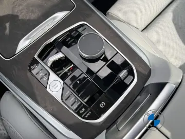 BMW X5 xDrive50e M Sport AHK DA PA Prof. Pano H K !!