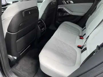 BMW X6 xDrive40d M Sportpaket Pro-Adaptives M Fahrwe