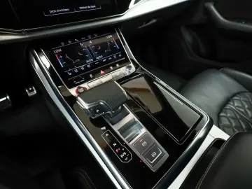 AUDI SQ8  Pano  Massage  HUD  Assist  Matrix  Leder