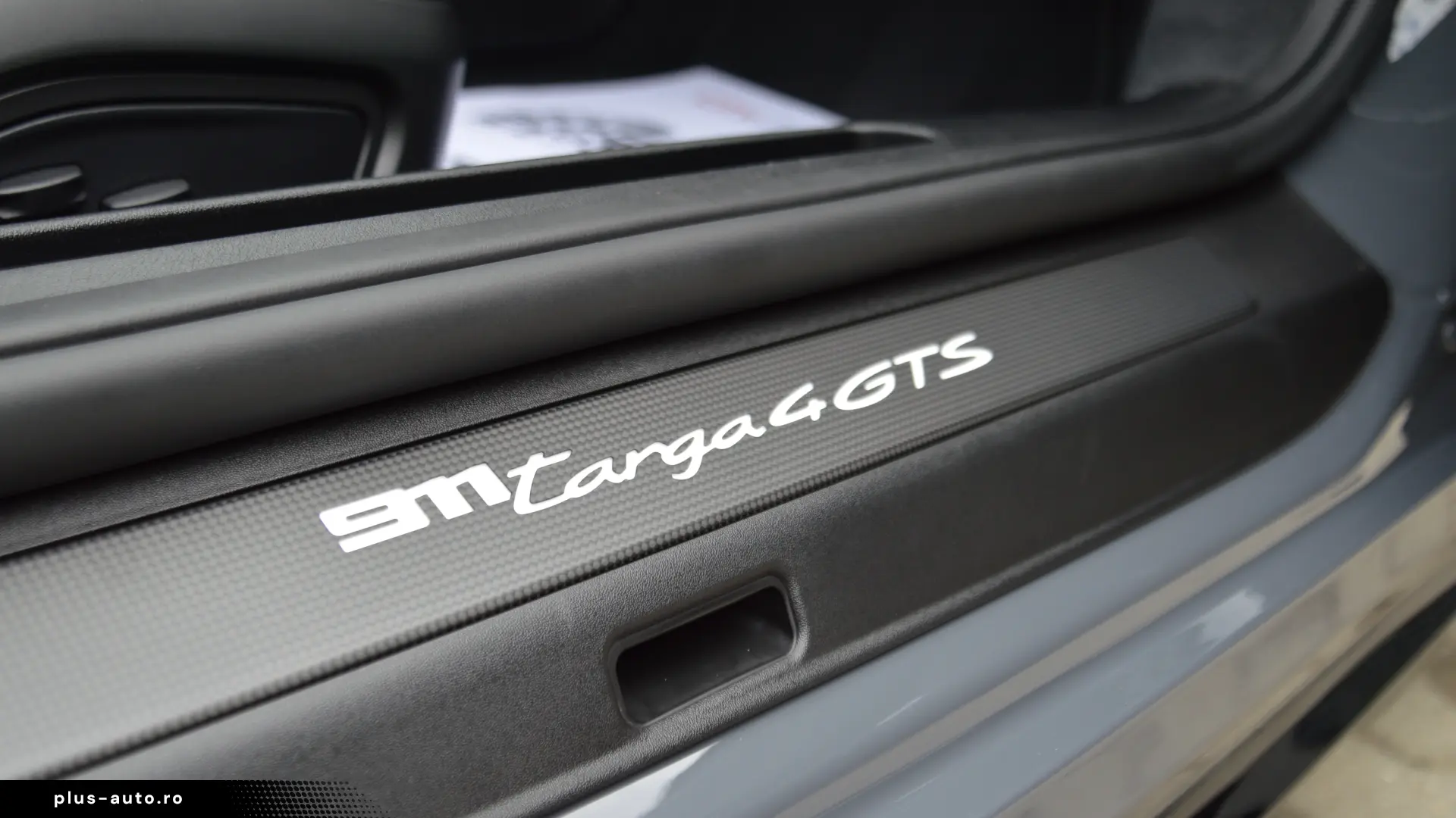 PORSCHE 911 TARGA 4 GTS