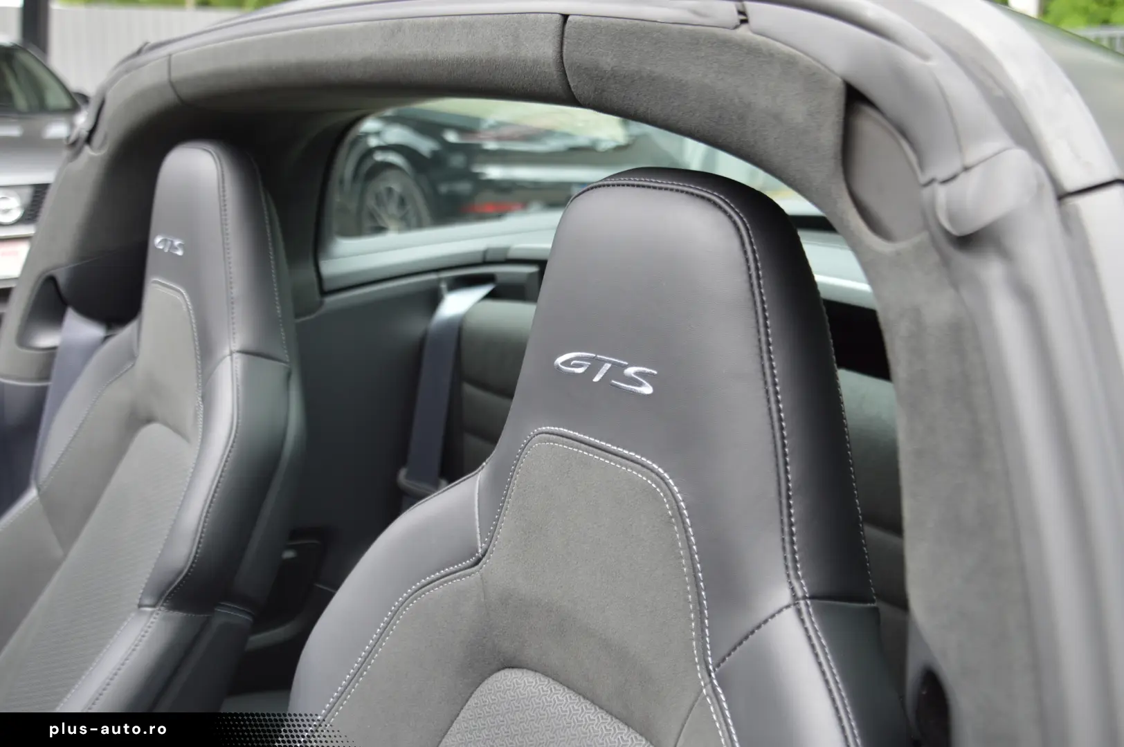 PORSCHE 911 TARGA 4 GTS