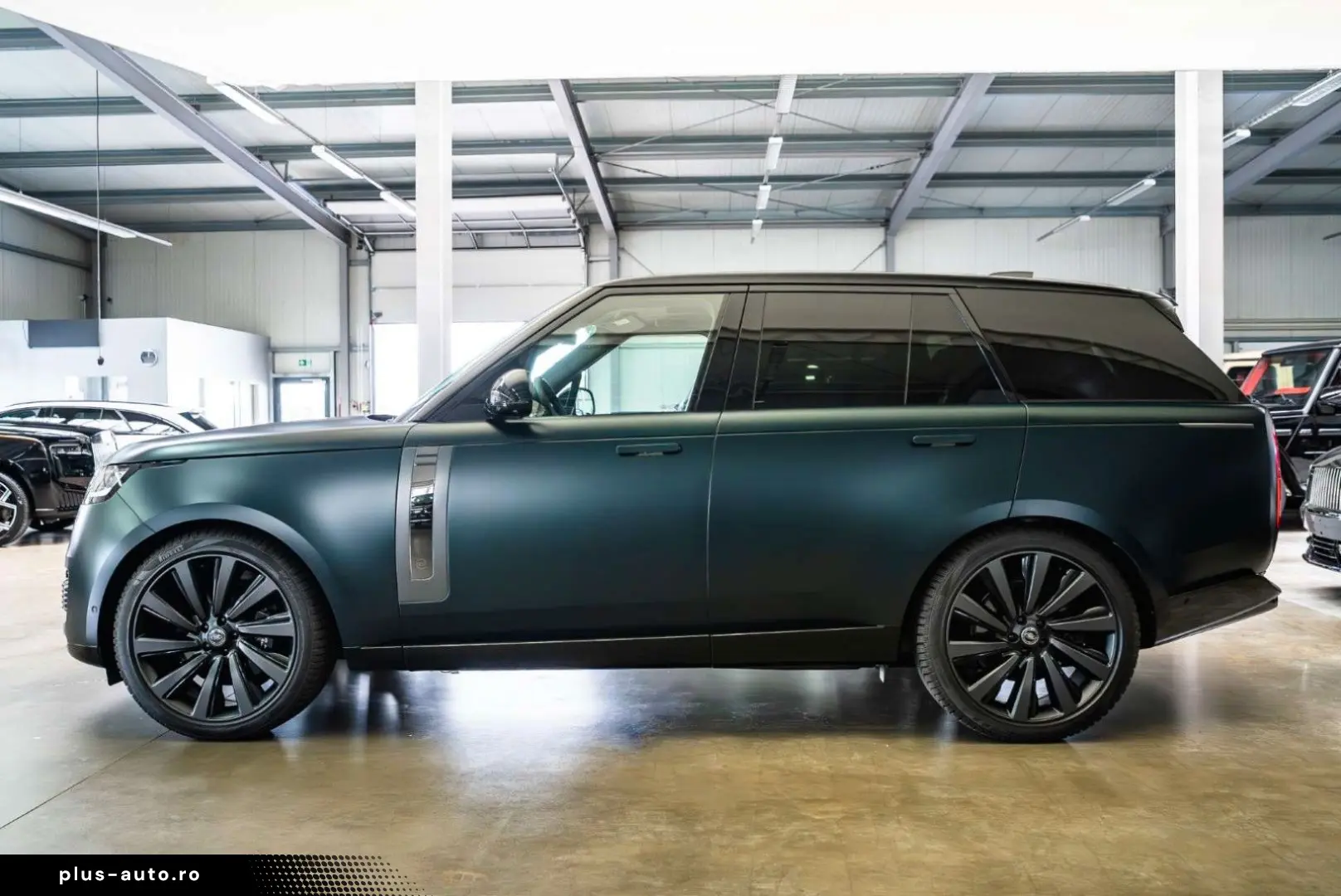 LAND ROVER Range Rover P615 SV   Fond TV   SV Intrepid
