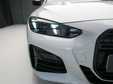 BMW M440i