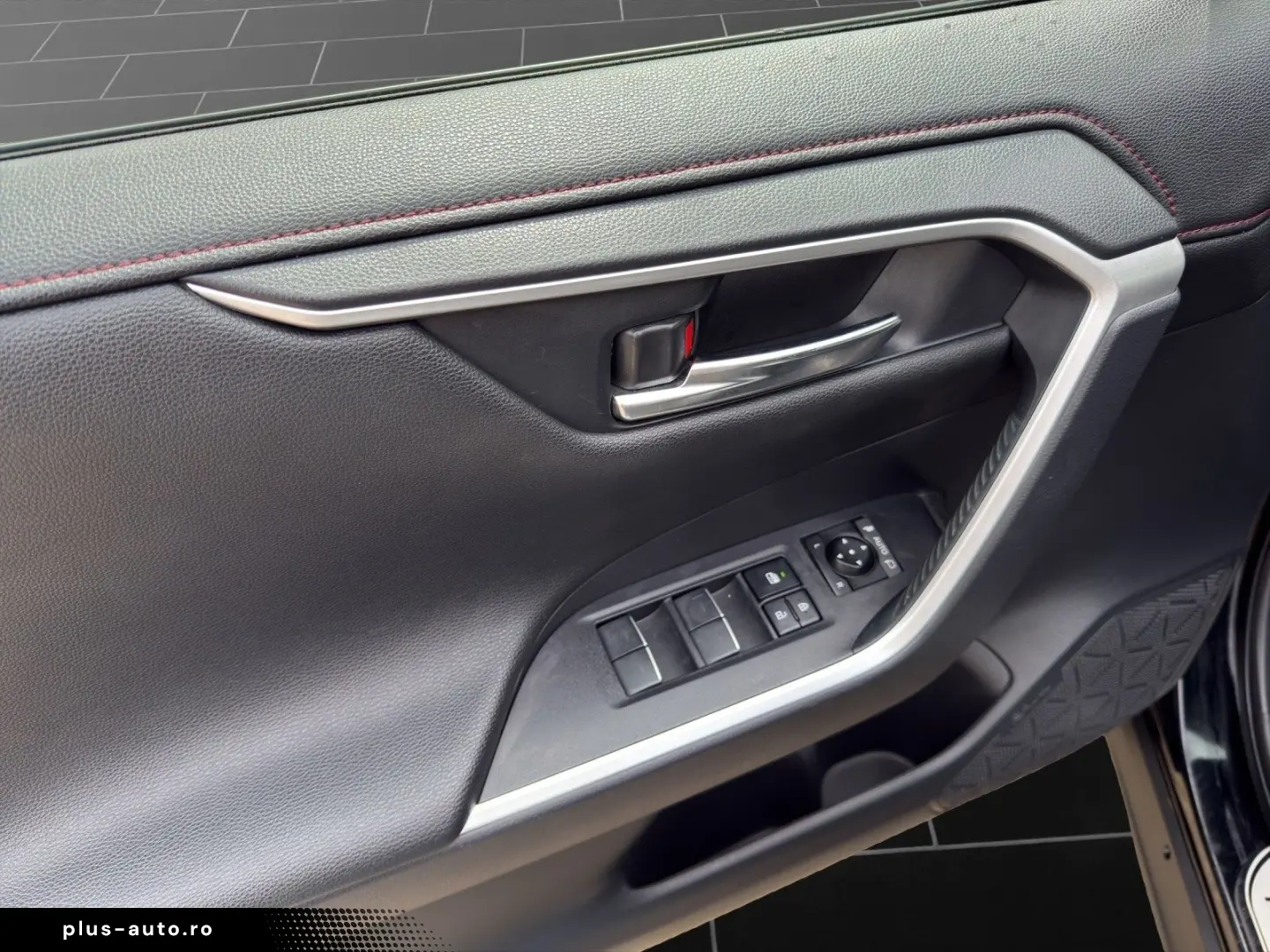 TOYOTA RAV 4 PLUG-IN 4x4 COMFORT ALLWETTERREIFEN AHK