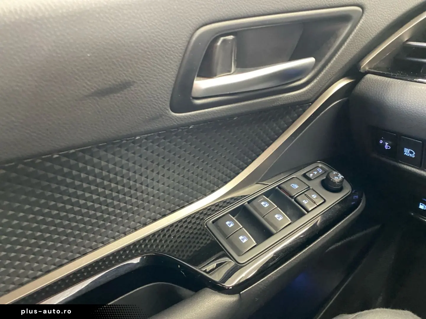TOYOTA C-HR 1.8 Hybrid Club  ACC Kamera SHZ SmartKey DA