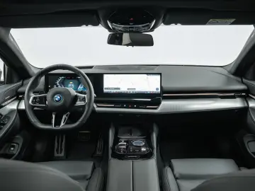 BMW 530e M Sport Pano