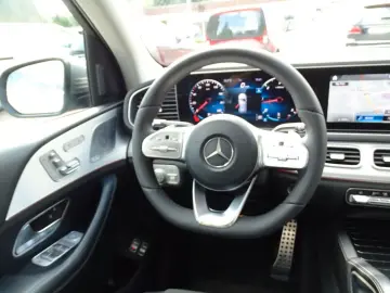 MERCEDES-BENZ GLE 400 d 4Matic AMG AHK LUFT PANO SHZ RFK LED