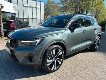 Volvo XC40 B4 DKG ULTRA DARK