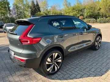 Volvo XC40 B4 DKG ULTRA DARK
