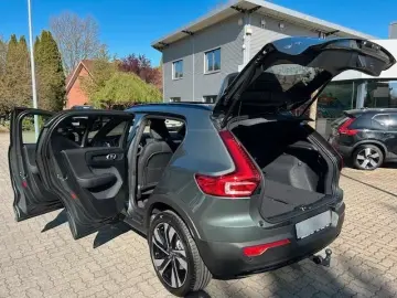 Volvo XC40 B4 DKG ULTRA DARK