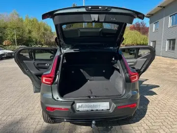 Volvo XC40 B4 DKG ULTRA DARK