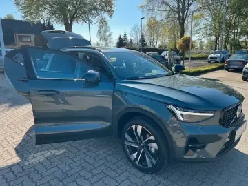 Volvo XC40 B4 DKG ULTRA DARK