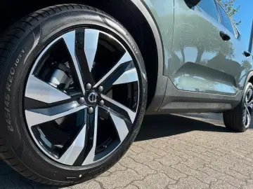 Volvo XC40 B4 DKG ULTRA DARK