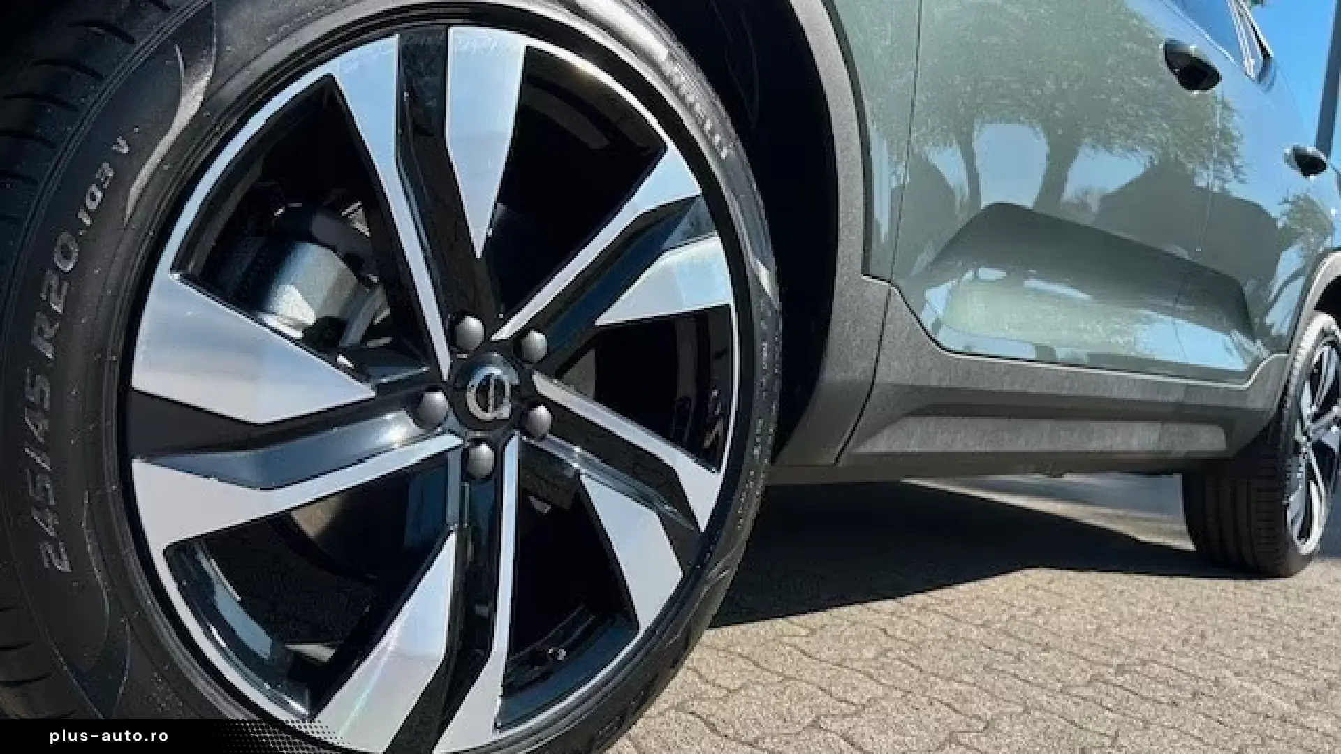 Volvo XC40 B4 DKG ULTRA DARK