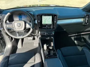 Volvo XC40 B4 DKG ULTRA DARK