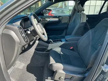 Volvo XC40 B4 DKG ULTRA DARK