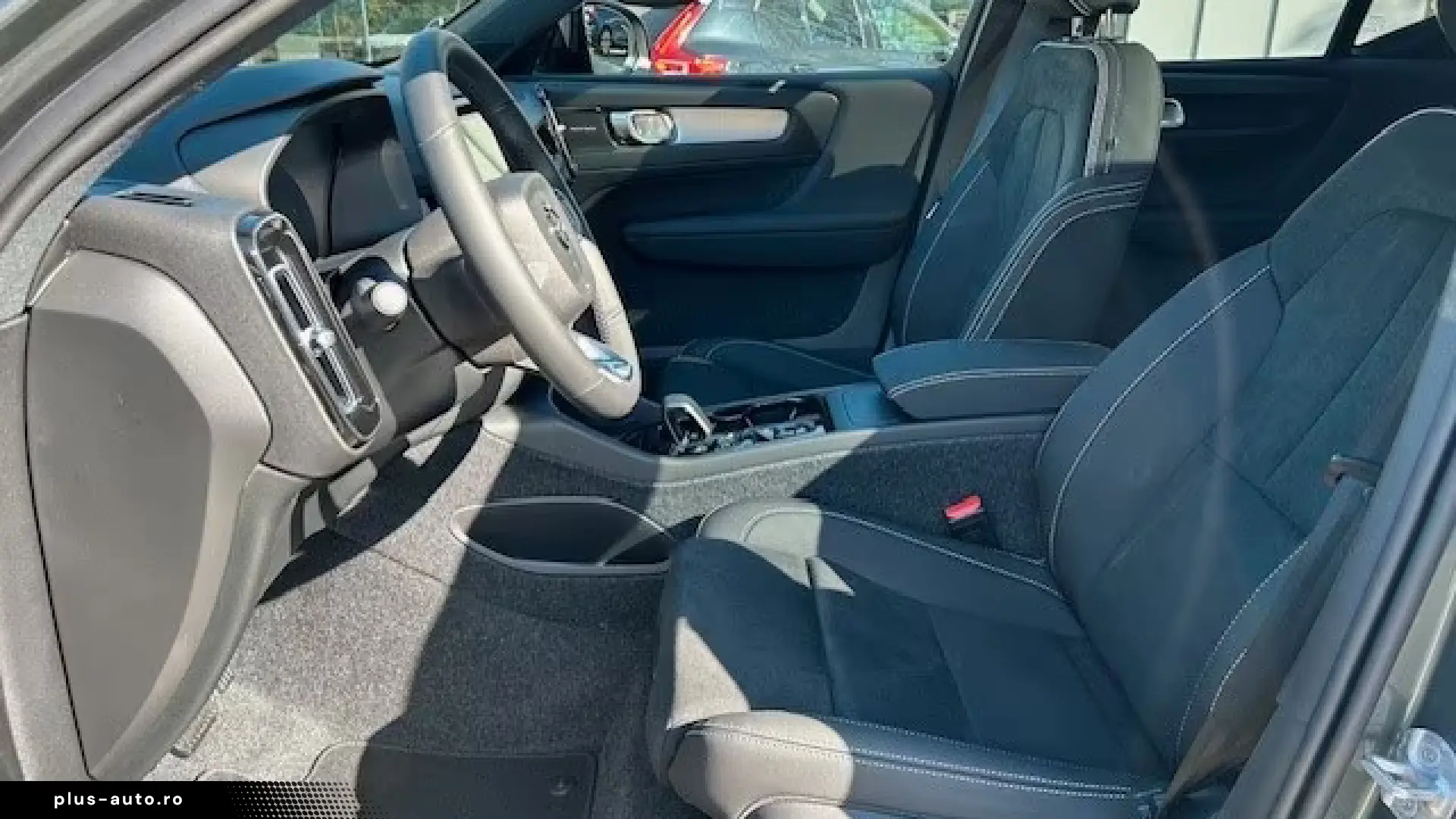 Volvo XC40 B4 DKG ULTRA DARK
